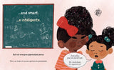 Illustrated children's book page showing a chalkboard with Spanish text and two cartoon children on a pale pink background. One child wears a large red bow and an orange striped shirt, and the other wears a green dress.